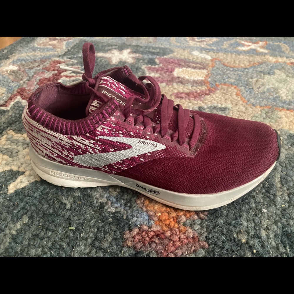 Nike Size 7.5 Burgundy *worn once* Brooks DNA Amp Running Sneakers